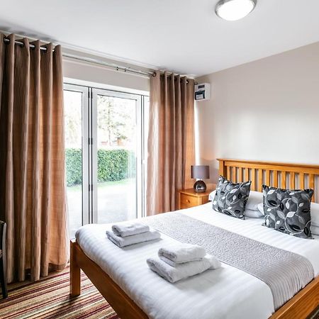 Roydon Marina Village Hotel Buitenkant foto