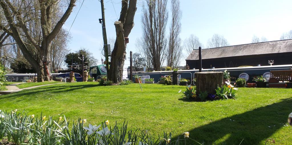 Roydon Marina Village Hotel Kamer foto