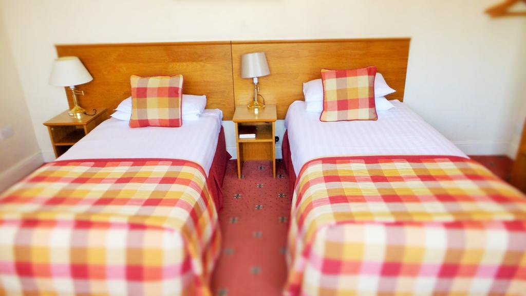 Roydon Marina Village Hotel Kamer foto
