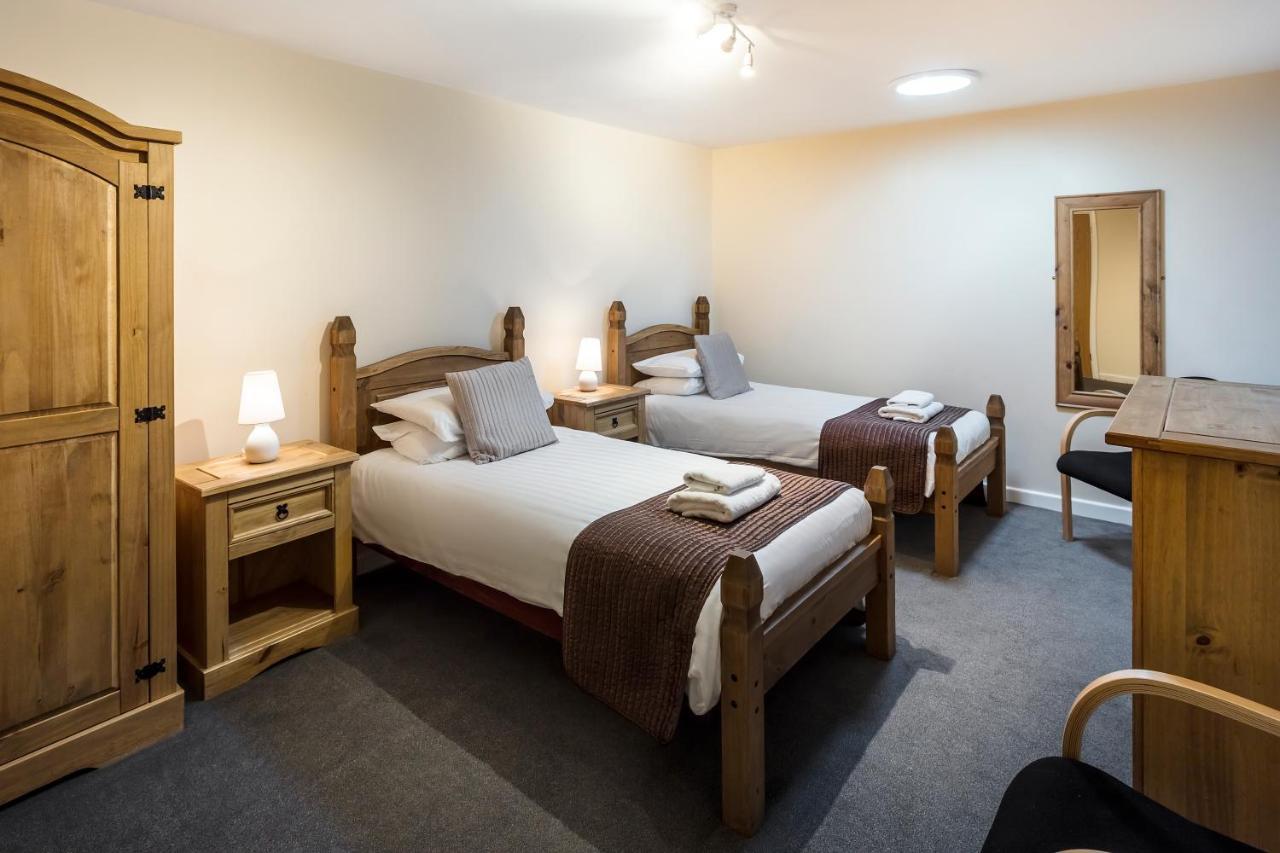 Roydon Marina Village Hotel Buitenkant foto