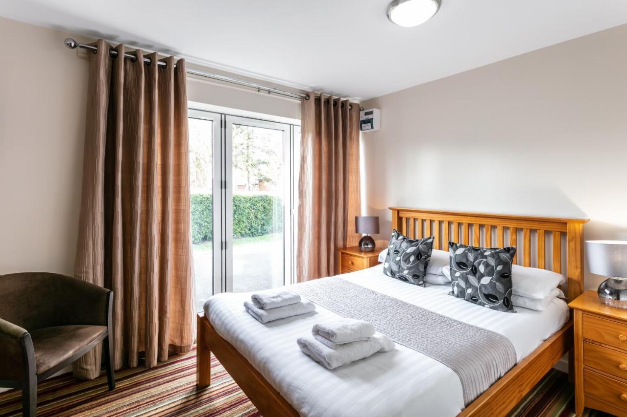 Roydon Marina Village Hotel Buitenkant foto