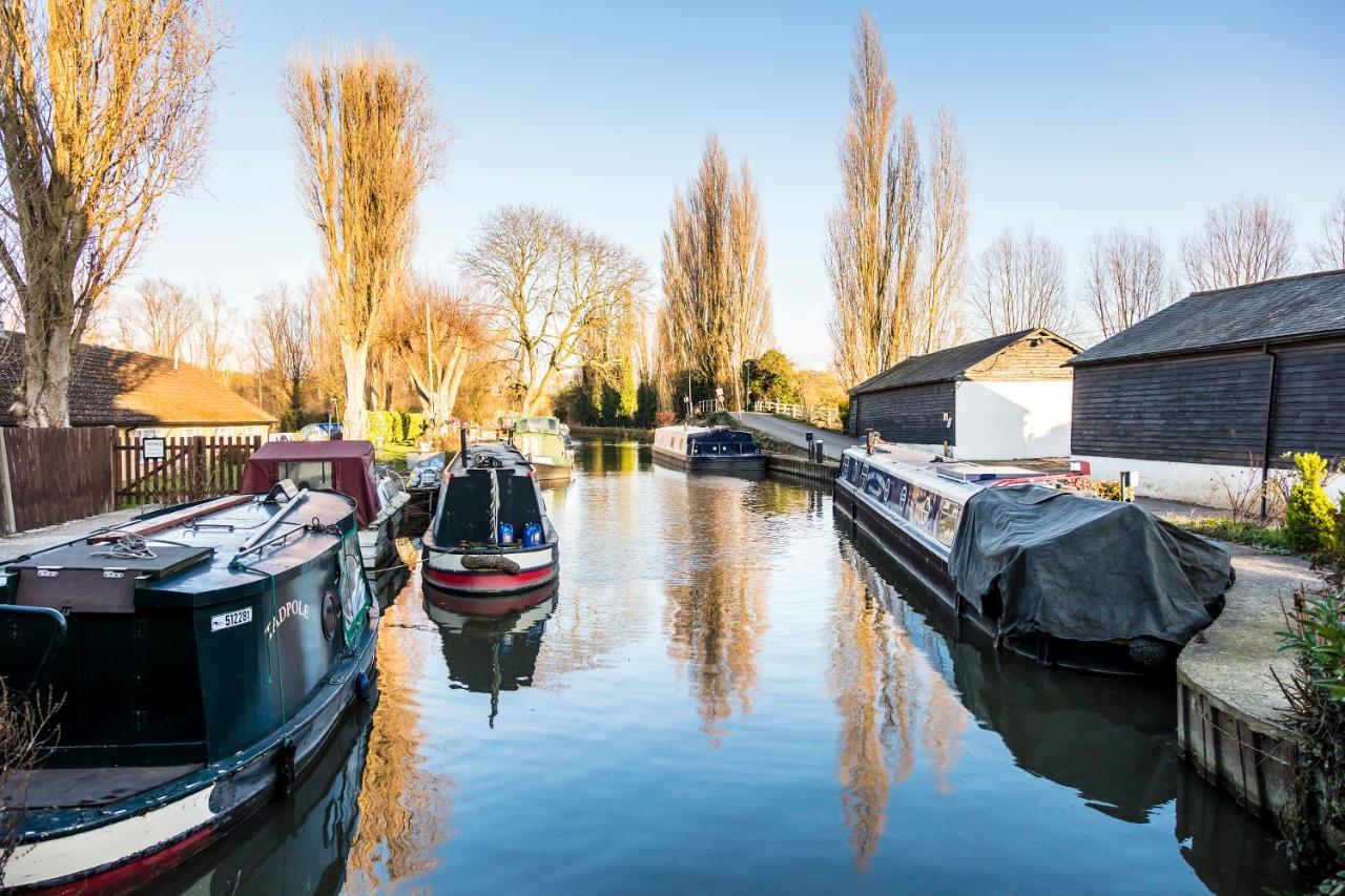 Roydon Marina Village Hotel Buitenkant foto