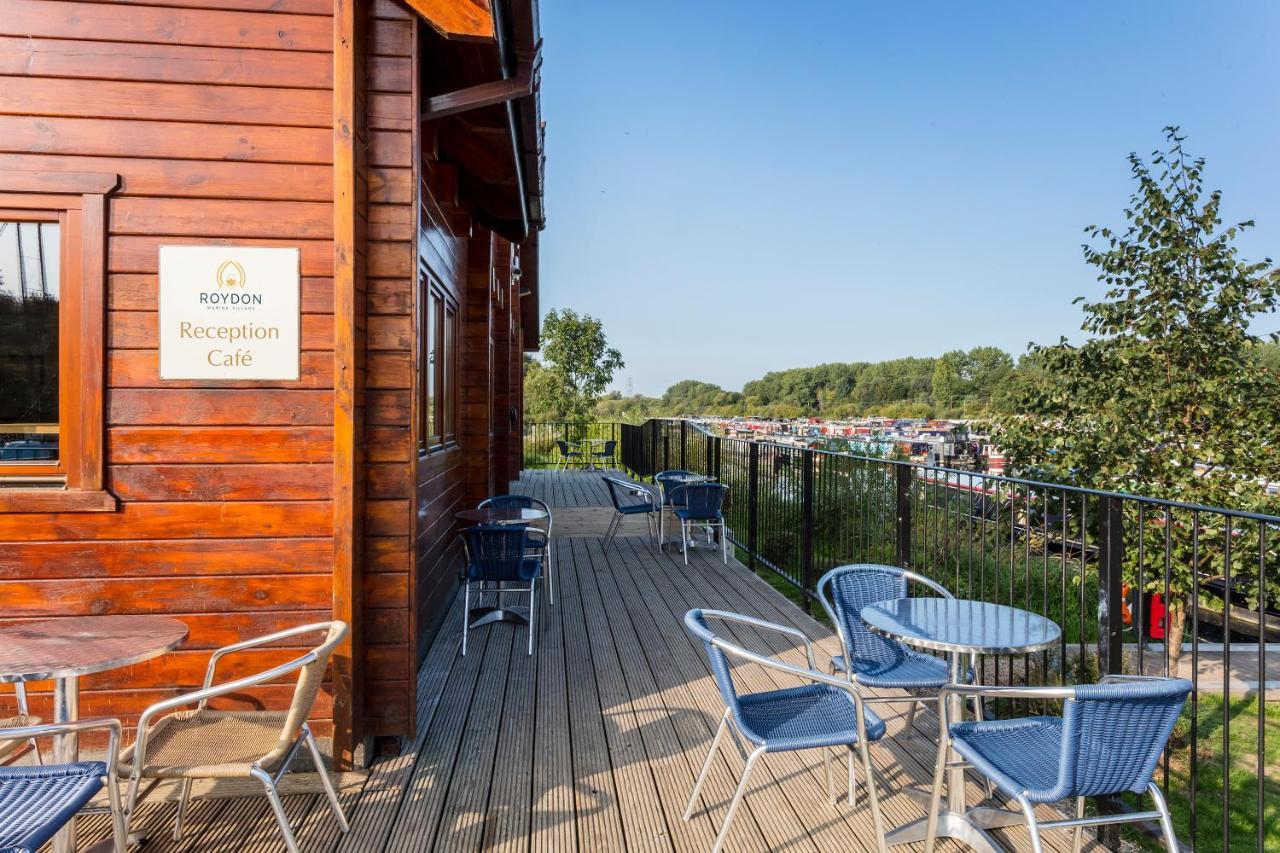 Roydon Marina Village Hotel Buitenkant foto