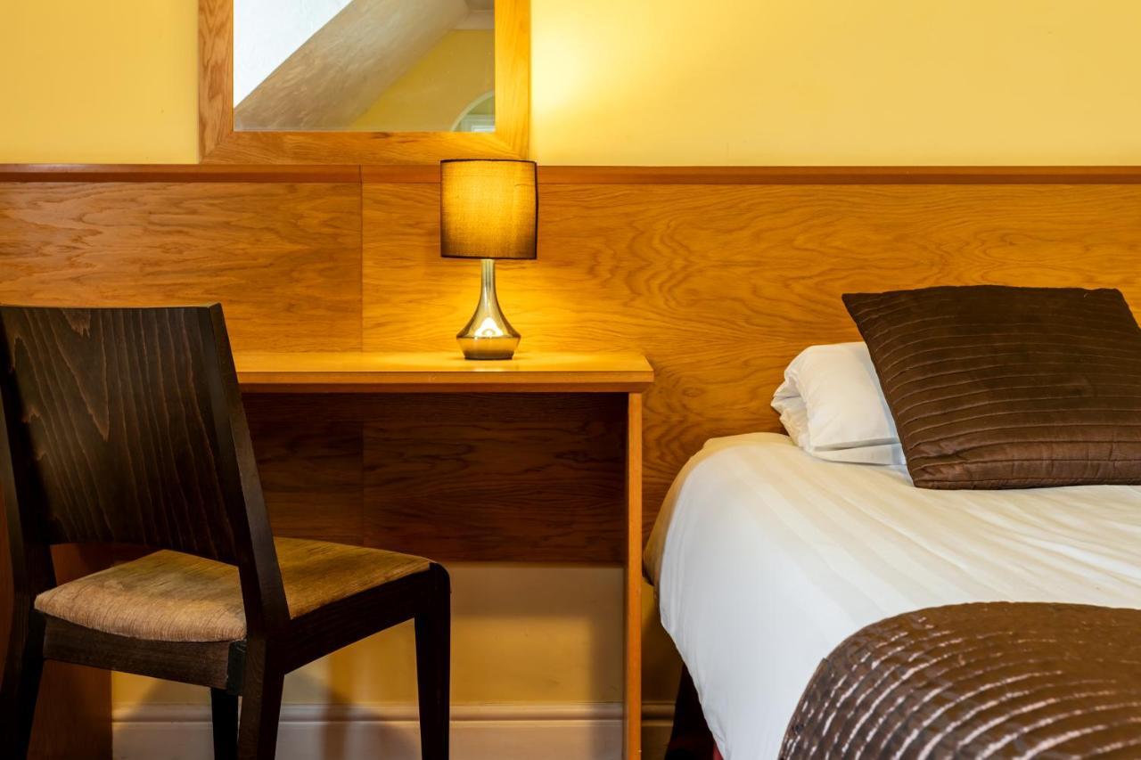 Roydon Marina Village Hotel Buitenkant foto