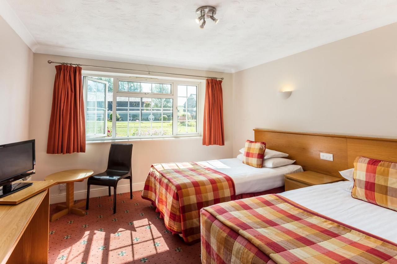 Roydon Marina Village Hotel Buitenkant foto