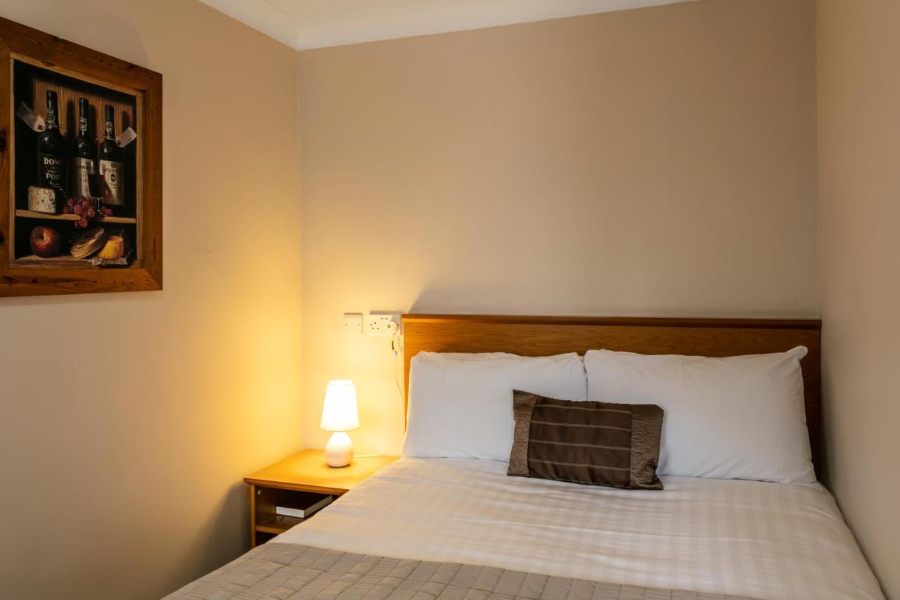 Roydon Marina Village Hotel Buitenkant foto