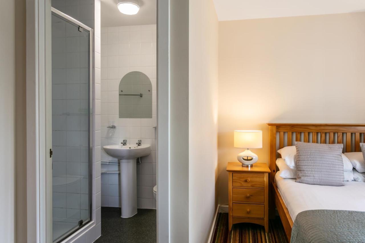 Roydon Marina Village Hotel Buitenkant foto