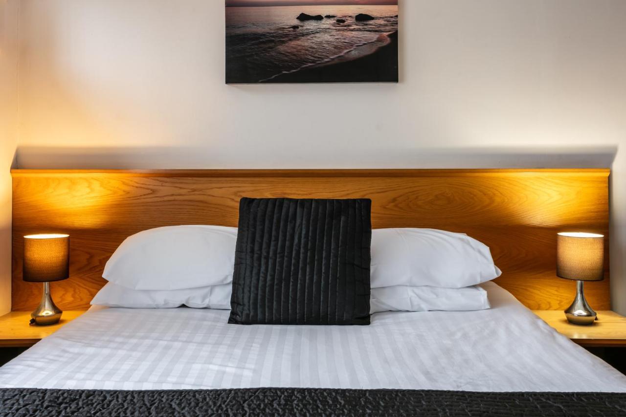 Roydon Marina Village Hotel Buitenkant foto