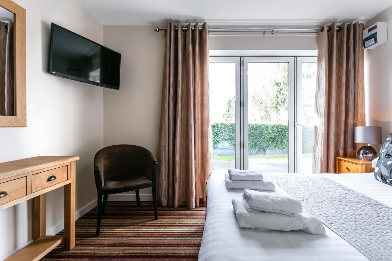Roydon Marina Village Hotel Buitenkant foto