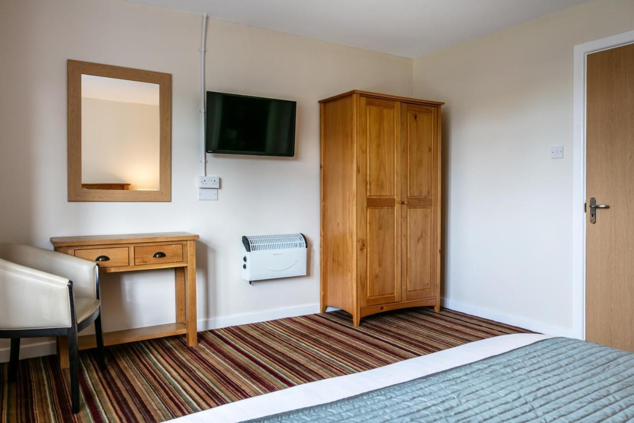 Roydon Marina Village Hotel Buitenkant foto